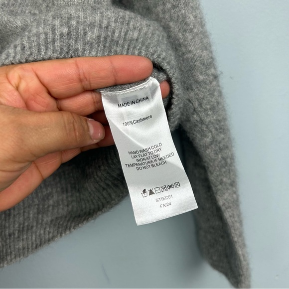 Quince Gray Crew Neck Sweater - Picture 11 of 11